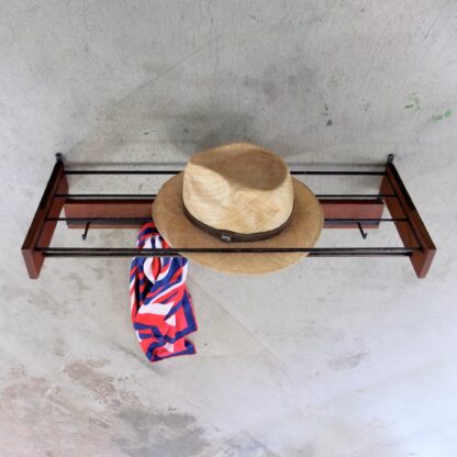 Mid-century Wandgarderobe mit Hutablage