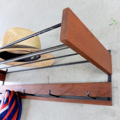 Mid-century Wandgarderobe mit Hutablage