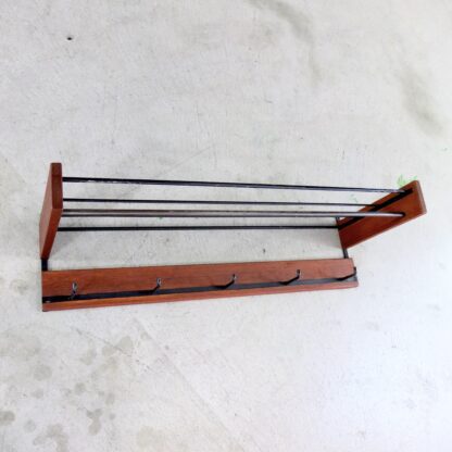 Mid-century Wandgarderobe mit Hutablage