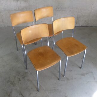 4 vintage Stapelstühle