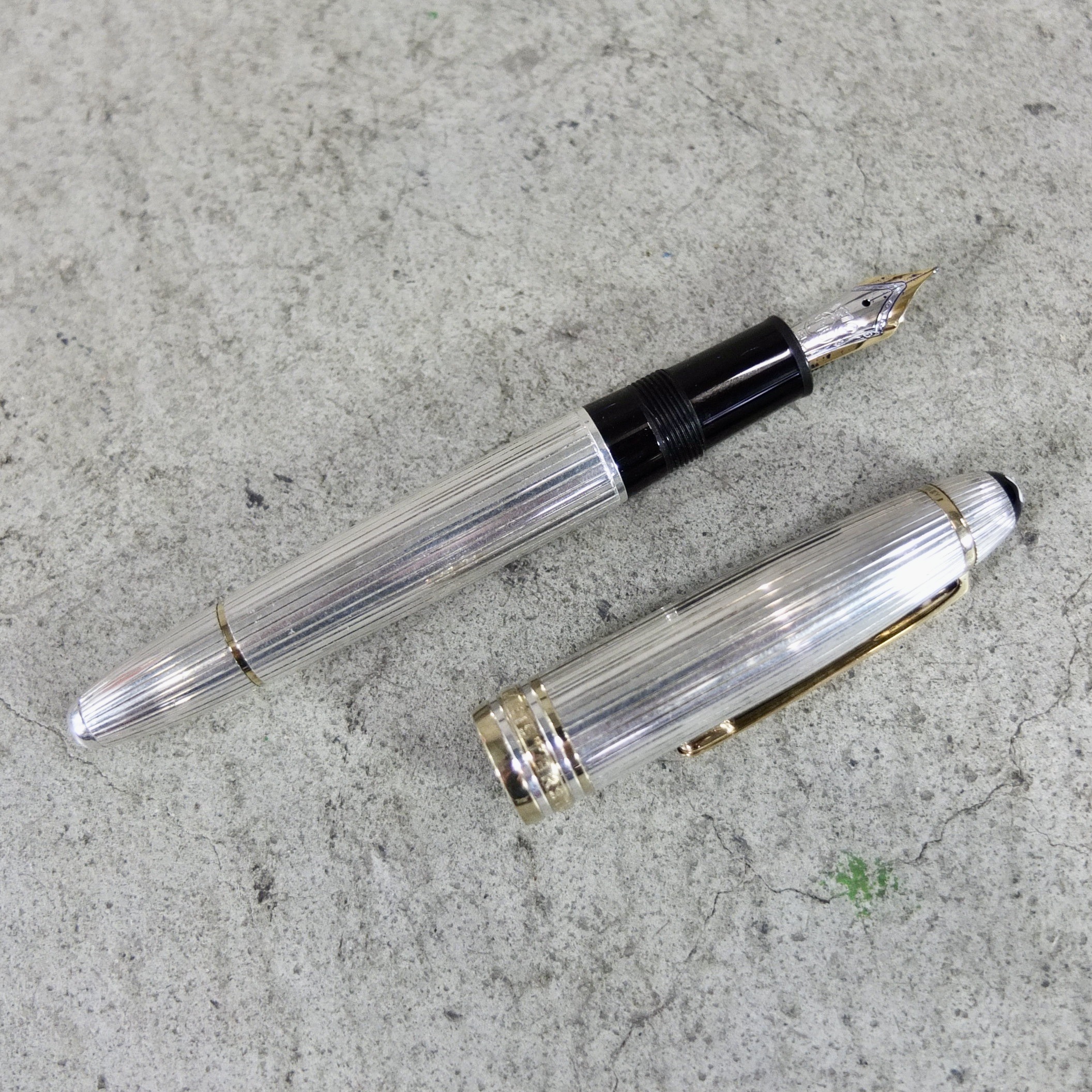 stylo-plume-montblanc-meisterstueck-argent-02 Stylo plume Montblanc Meisterstück argent