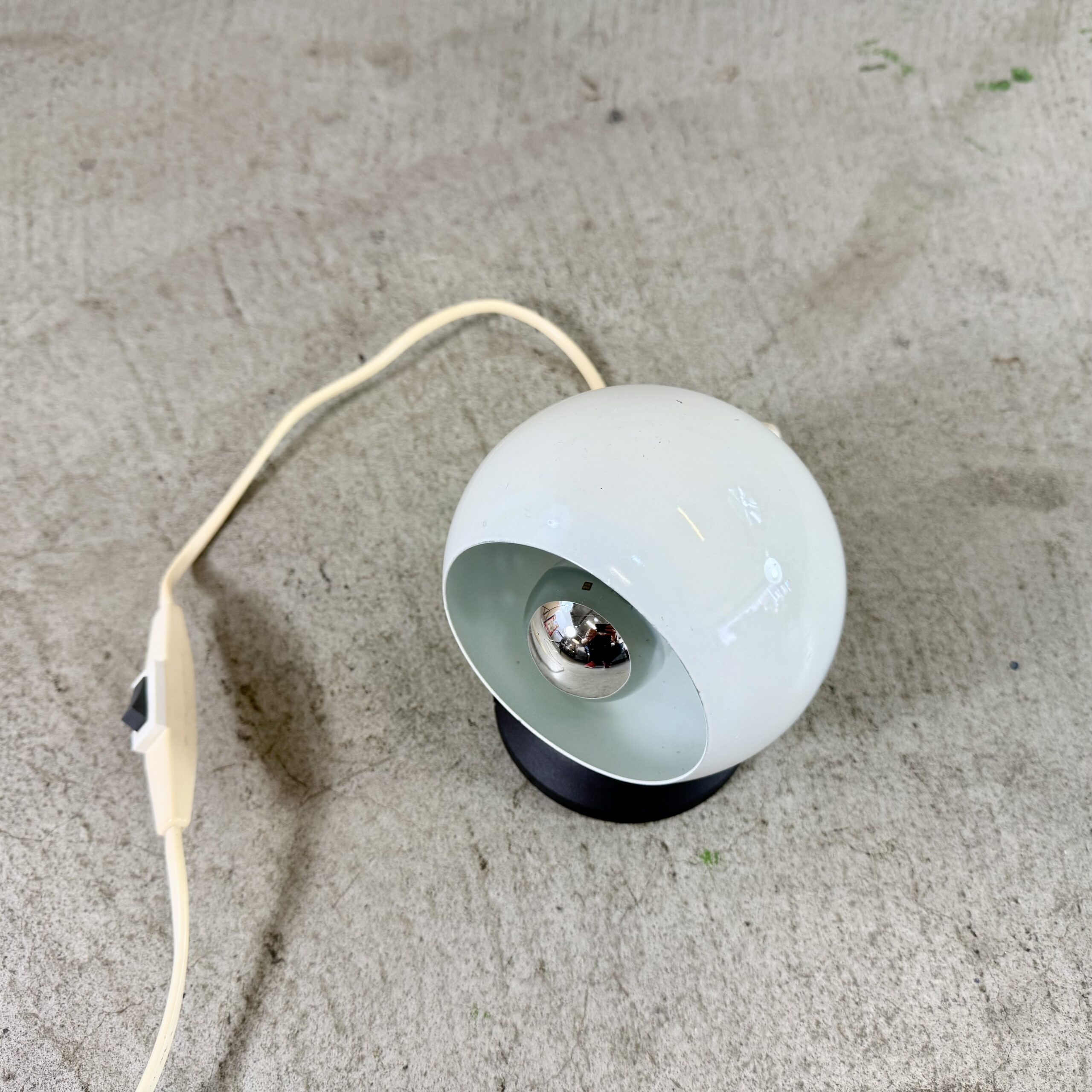 Weisse Space Age Eyeball Tischlampe