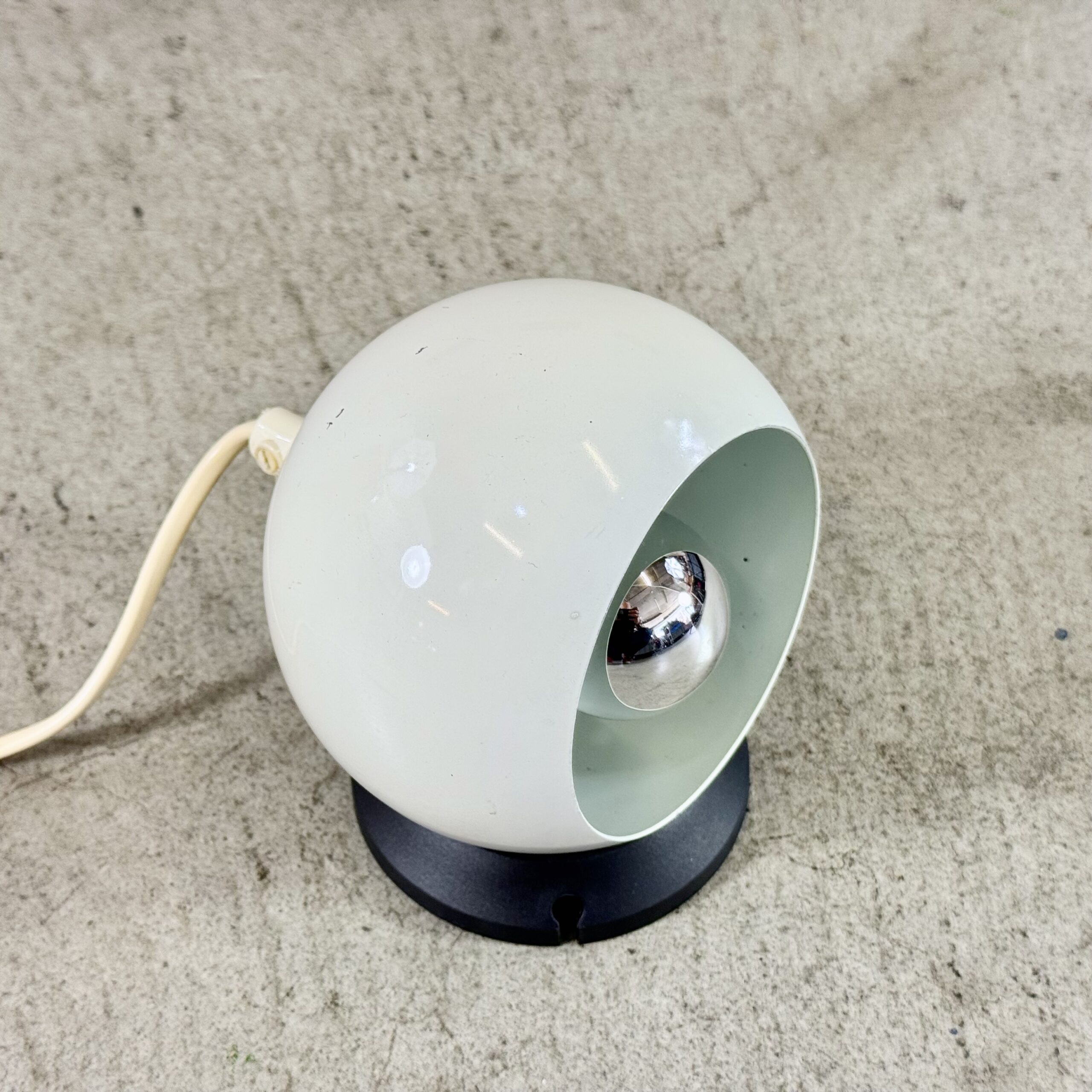 Weisse Space Age Eyeball Tischlampe