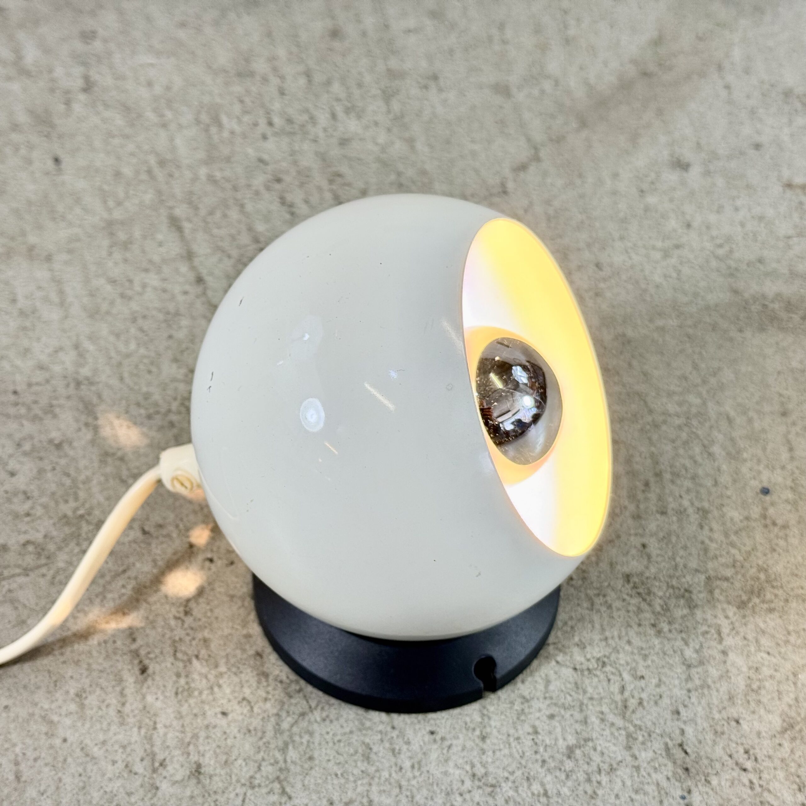 Weisse Space Age Eyeball Tischlampe