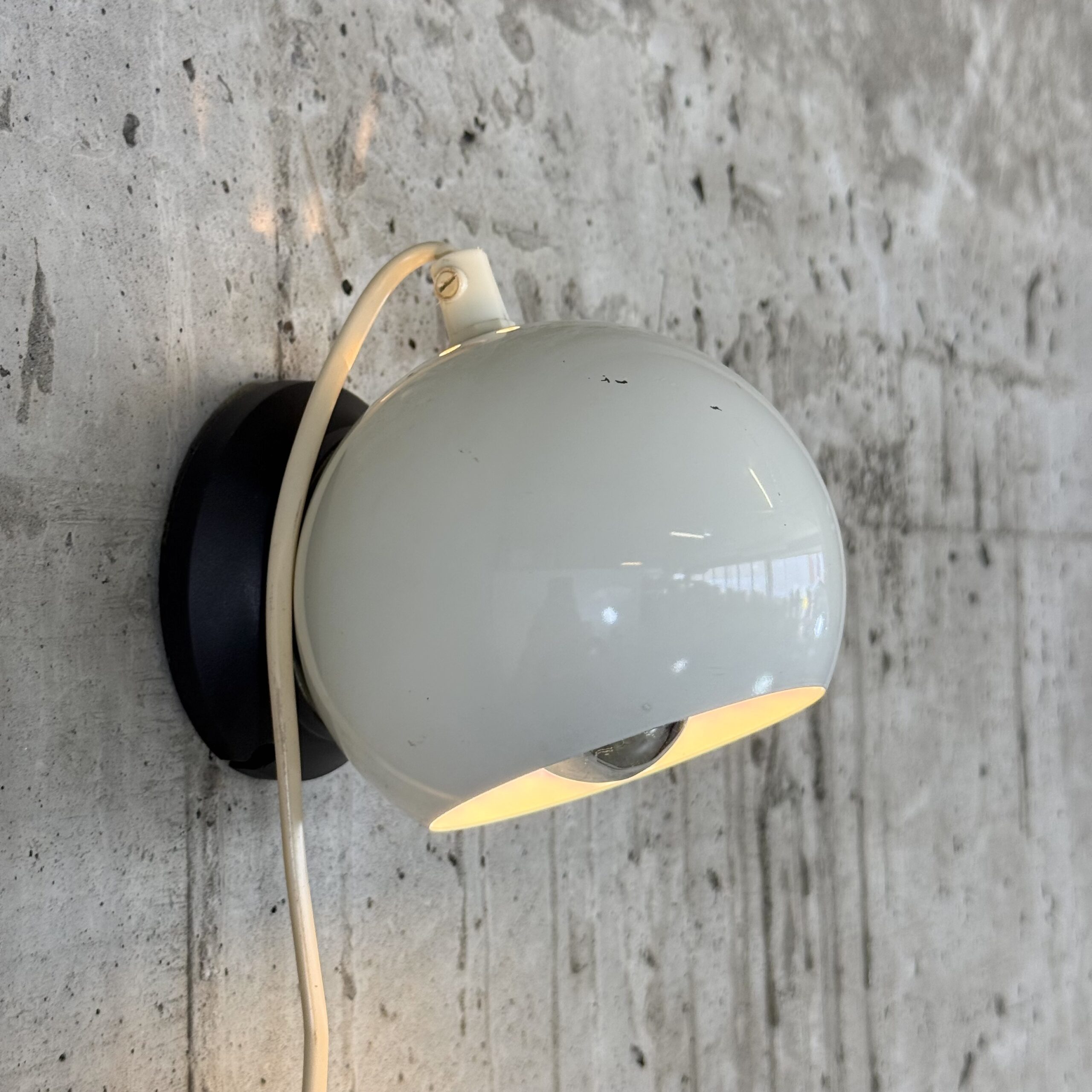Weisse Space Age Eyeball Tischlampe