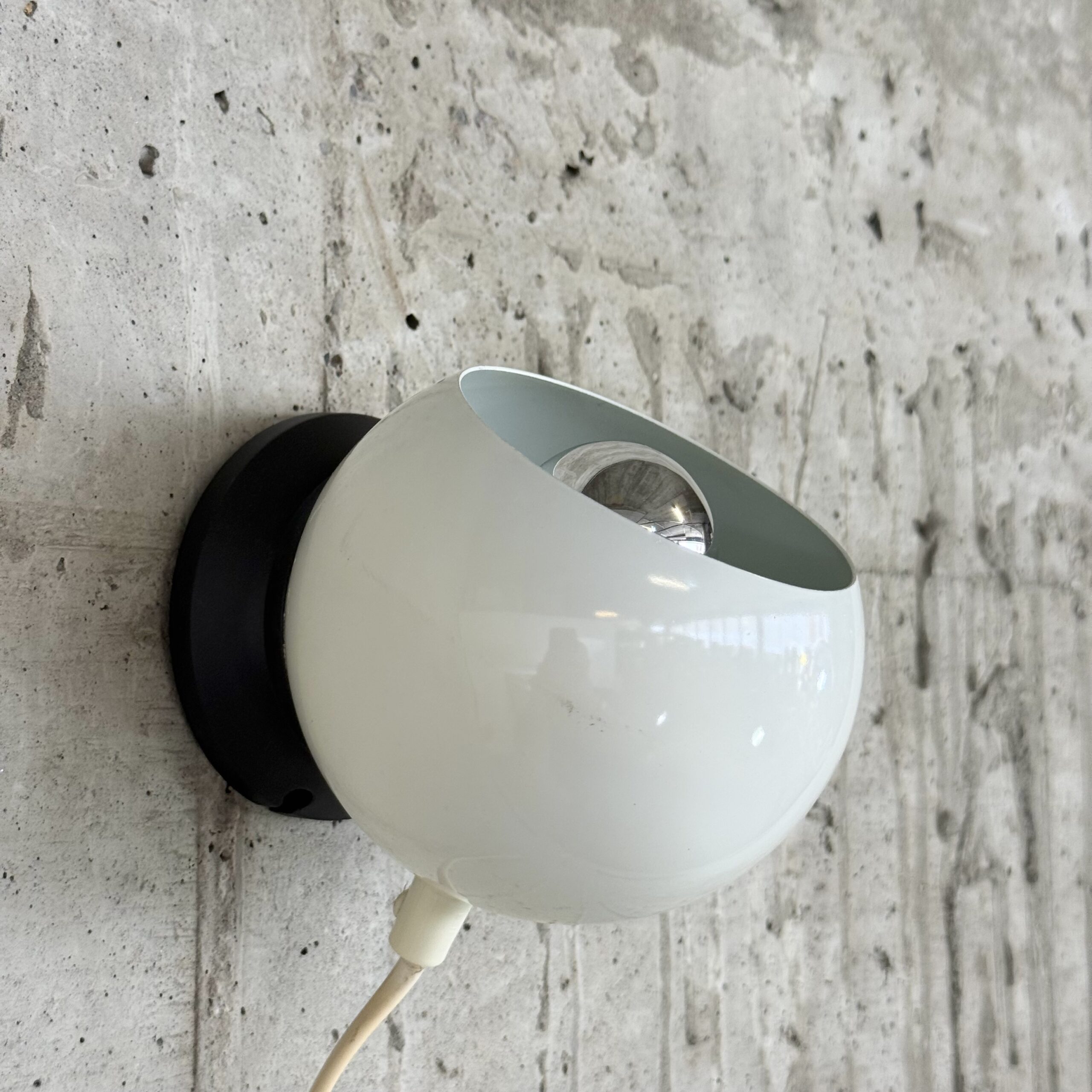 Weisse Space Age Eyeball Tischlampe