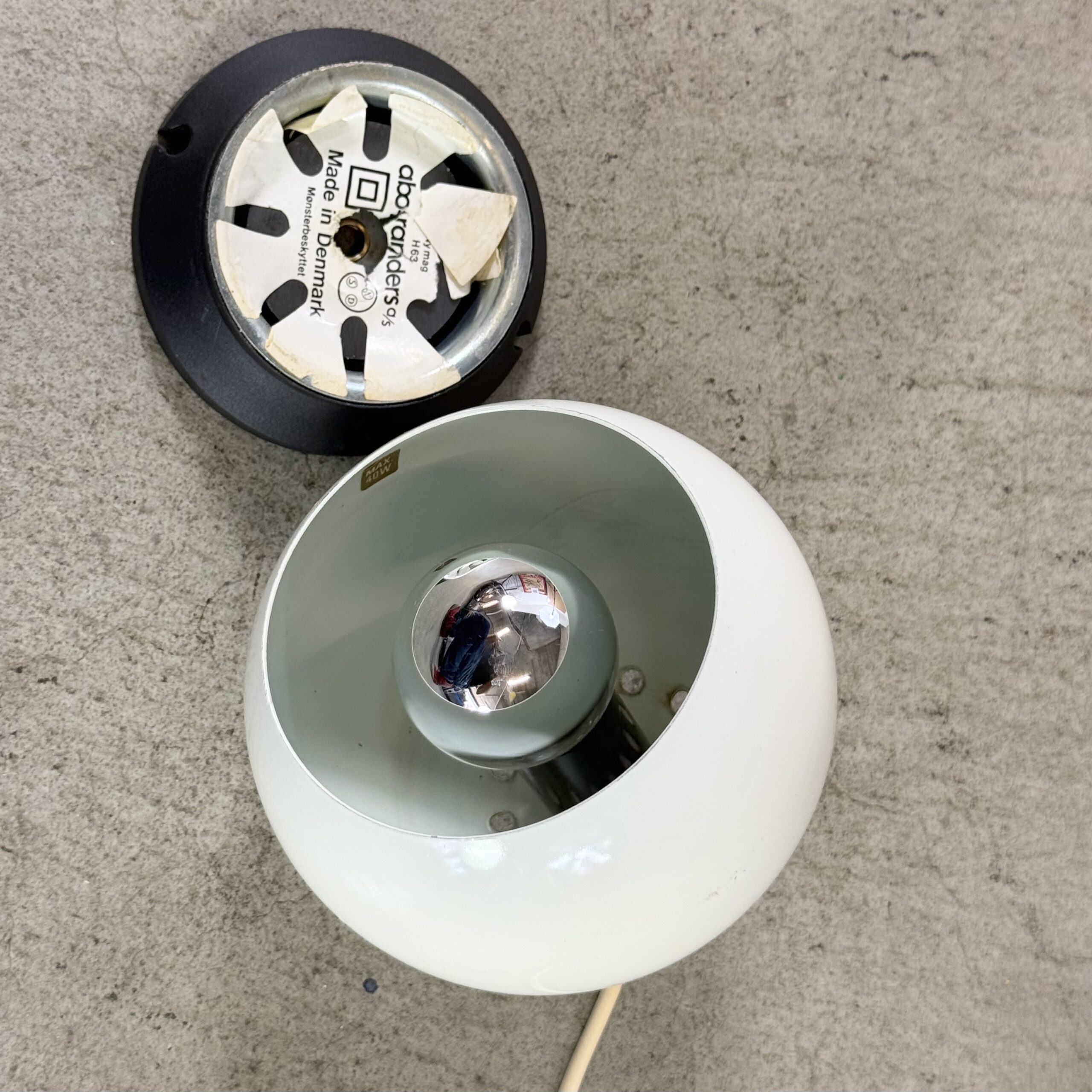Weisse Space Age Eyeball Tischlampe