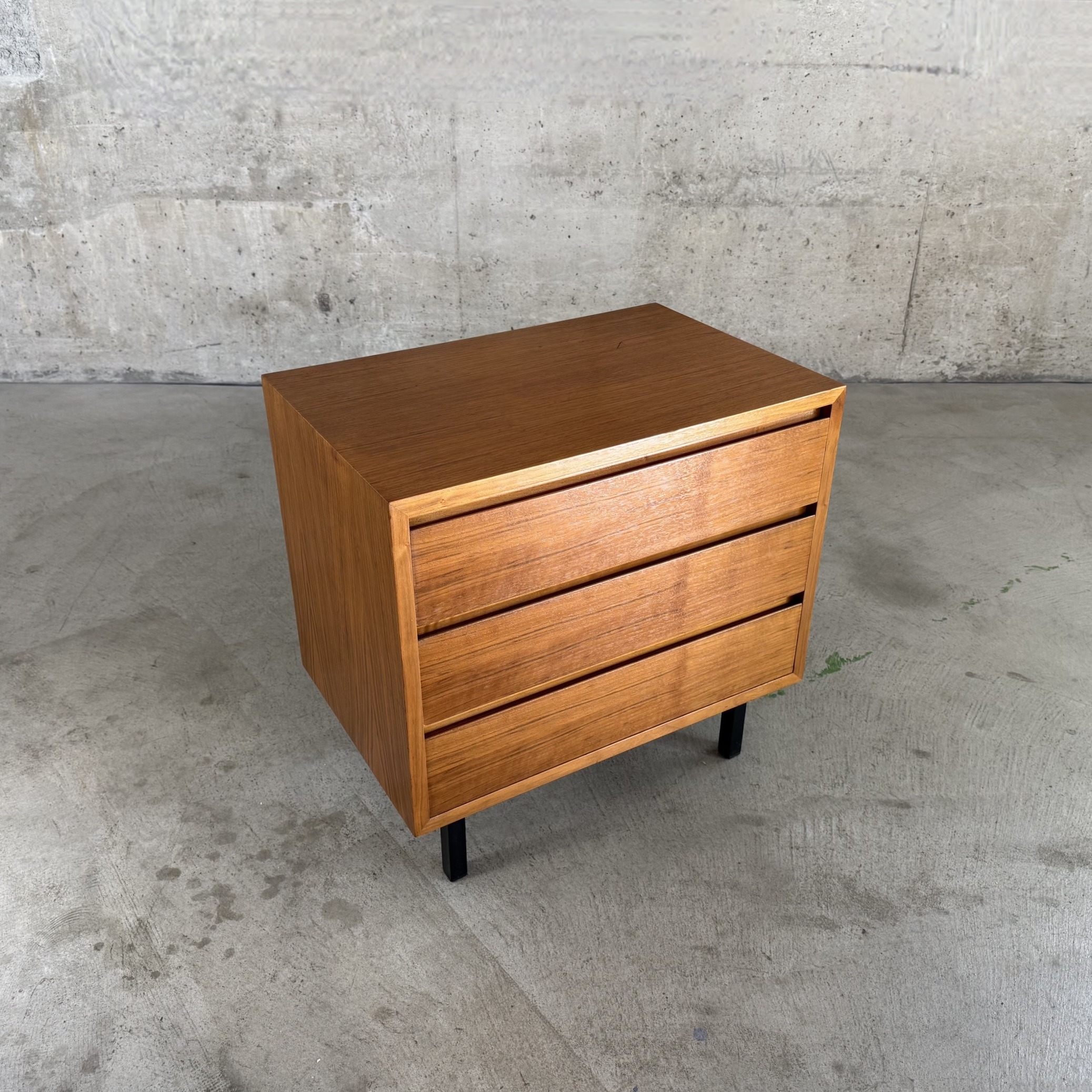 Kleines vintage Beistellmöbelstück 1960er