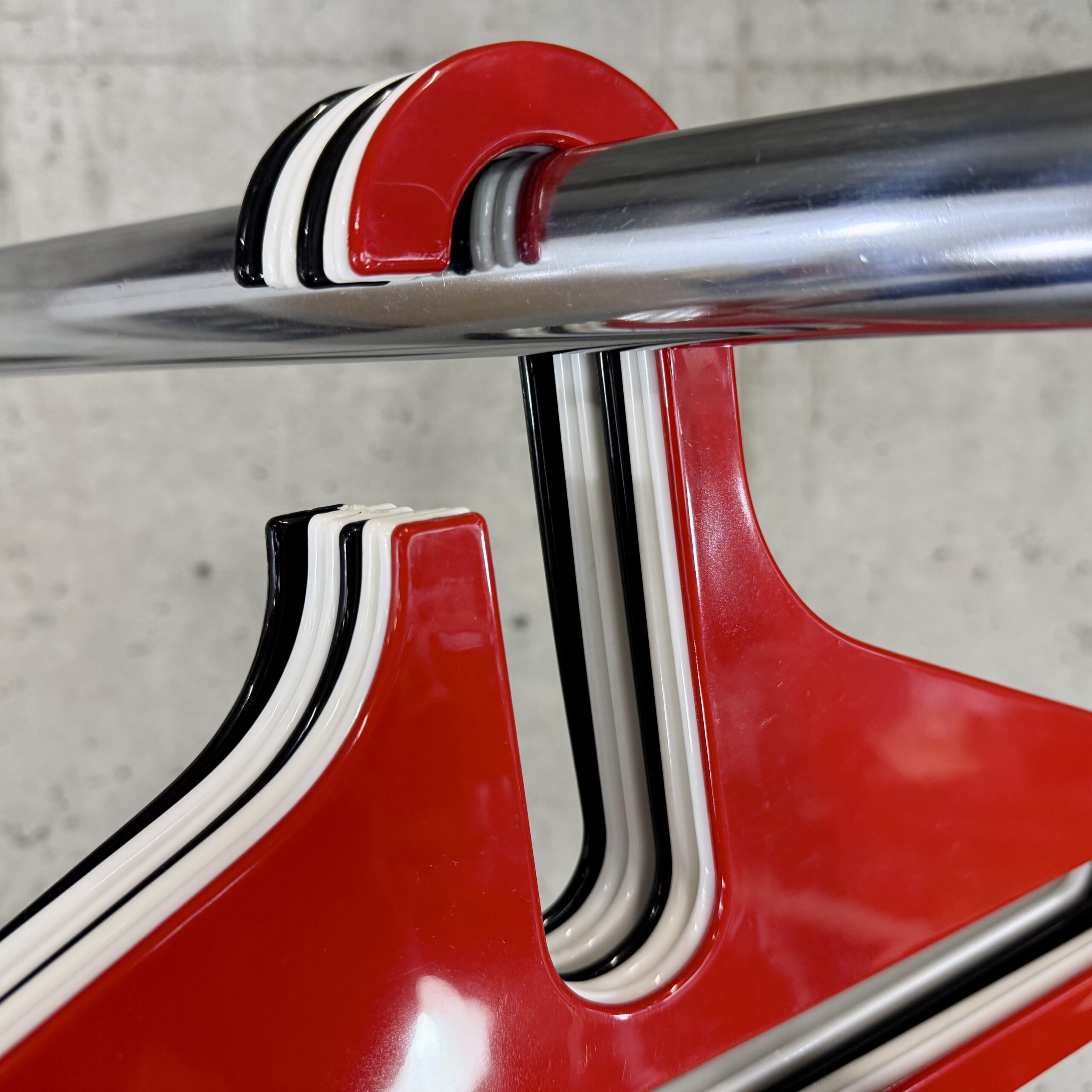 1969 Space Age Karhumuovi Kleiderbügel